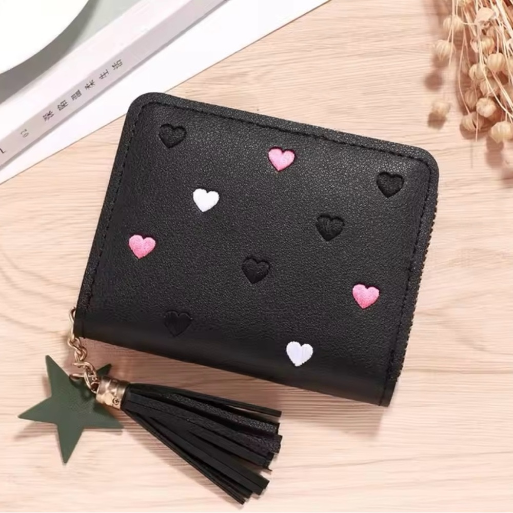 Heart Themed Zippered Wallet-Black